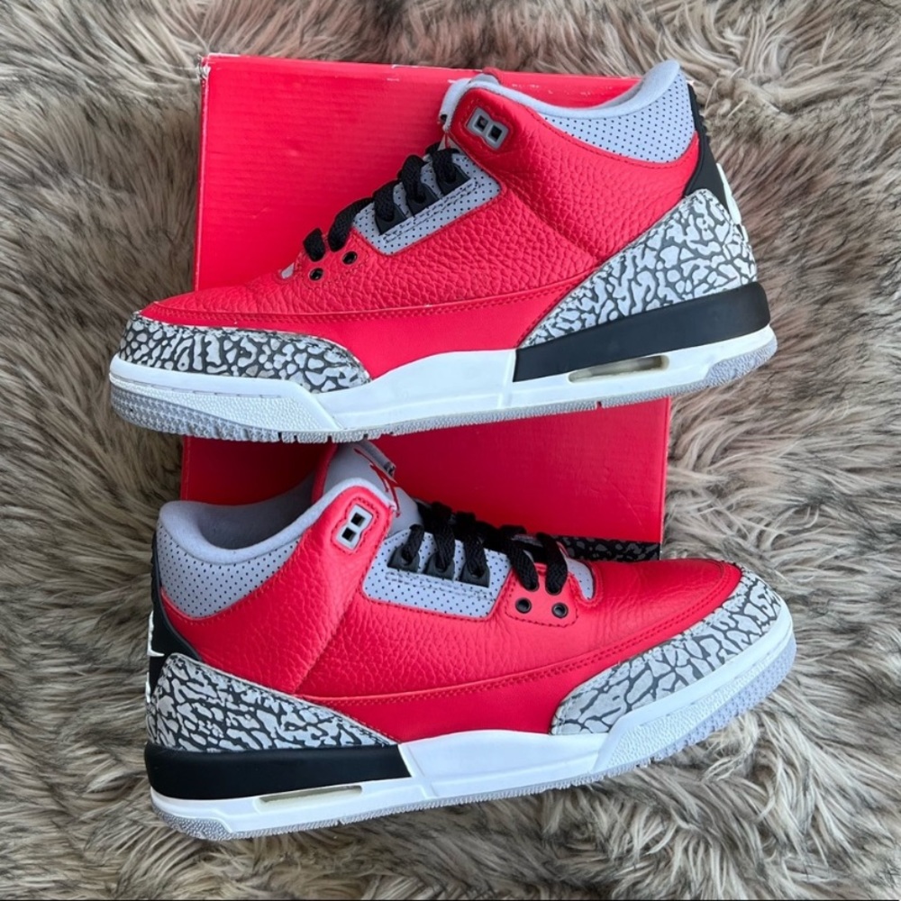 Nike Air Jordan’s Size 6.5 Y (Youth) Fits a 7-7.5 Women’s